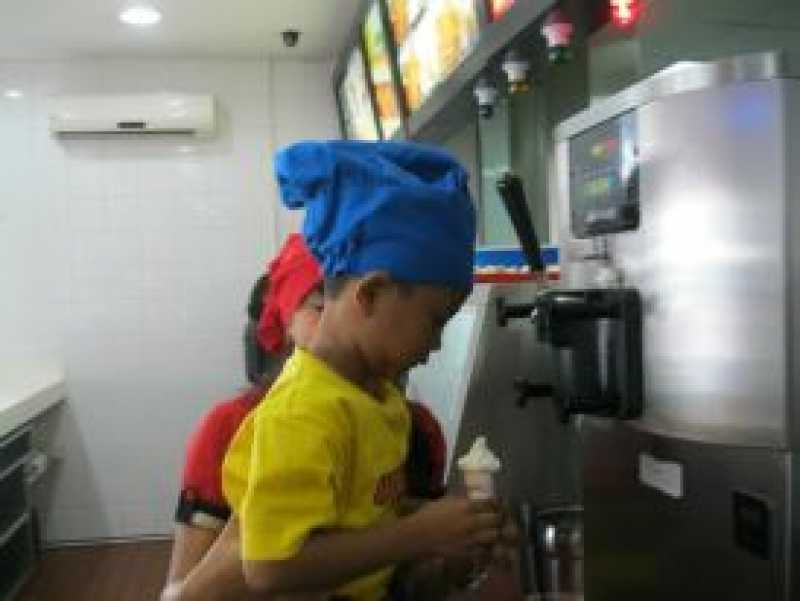 Ambil es krim sendiri ahhh#|#|#|||0.23076923076923