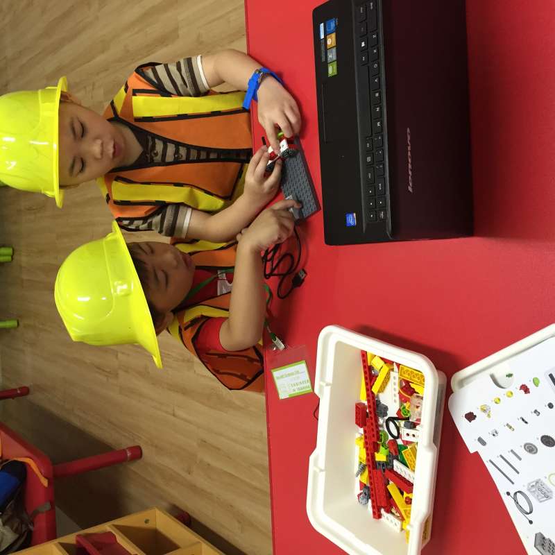 Junior Robotic #|#|#Uses Lego to construct and Learn the basic programming |||0.28571428571429